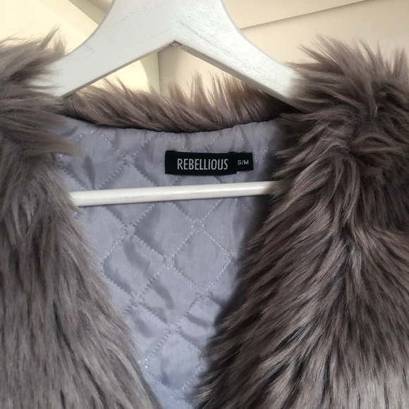 Rebellious Fashion faux fur gilet in grey - Picture 3 of 4